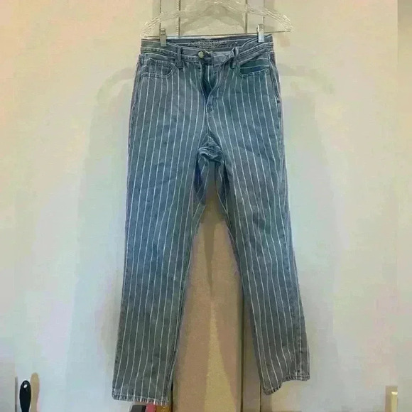 NWOT AMERICAN EAGLE MOM JEAN BLUE STRIPES SZ 4 - Picture 2 of 7
